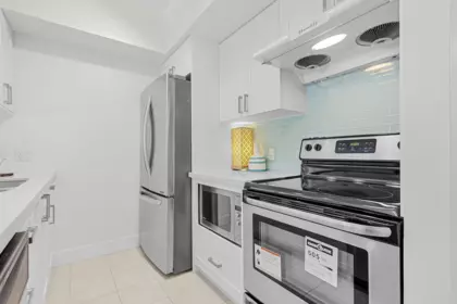302 8871 Lansdowne Road, Richmond, BC, Richmond — Apartment/Condo for sale