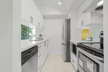 302 8871 Lansdowne Road, Richmond, BC, Richmond — Apartment/Condo for sale