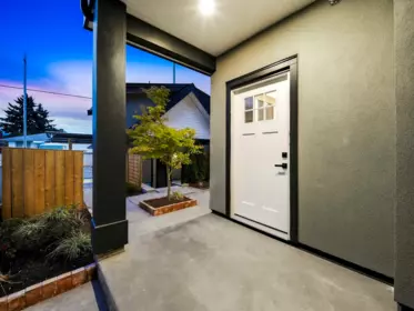 Hallway Photo of 2 2339 Parker Street, Vancouver, BC