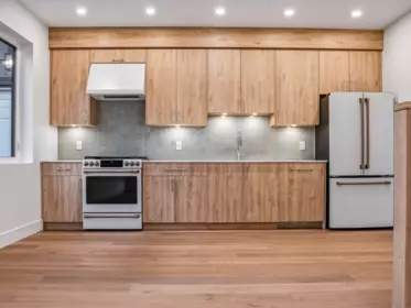 Kitchen Photo of 2 2339 Parker Street, Vancouver, BC
