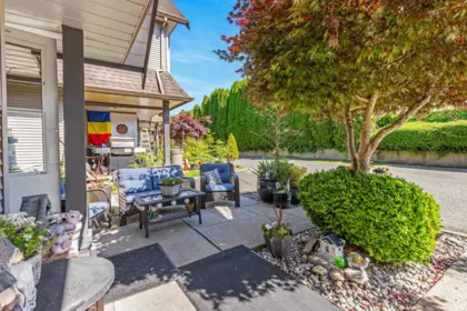 Kitchen Island Photo of 5 22980 Abernethy Lane, Maple Ridge, BC