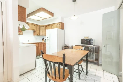 Kitchen Photo of 987 Howie Avenue, Coquitlam, BC