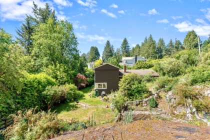 Kitchen Photo of 4704 Dogwood Lane, West Vancouver, BC