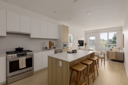 417 2450 Garden Drive, Vancouver, BC, Vancouver — Apartment/Condo for sale