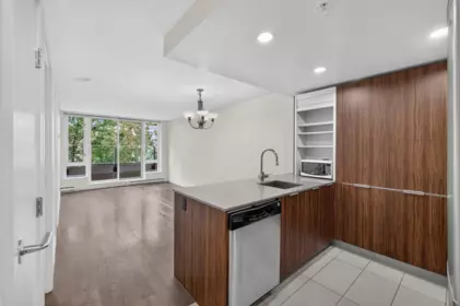 Kitchen Photo of 410 1088 Richards Street, Vancouver, BC