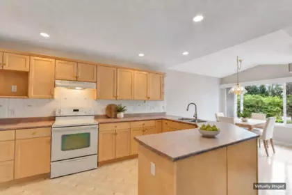 Kitchen Island Photo of 23890 114a Avenue, Maple Ridge, BC
