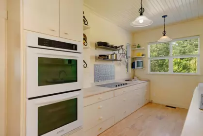 Walk-In Closet Photo of 443 Fernhill Road, Mayne Island, BC