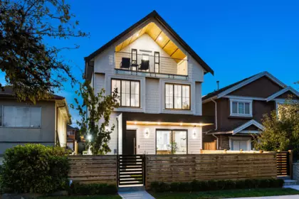 1 2211 Mannering Avenue, Vancouver, BC, Vancouver — Half Duplex for sale