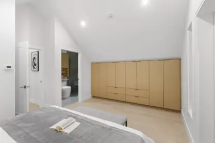 Guest Bathroom Photo of 1 2211 Mannering Avenue, Vancouver, BC