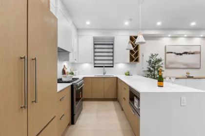 Kitchen Island Photo of 1 2211 Mannering Avenue, Vancouver, BC