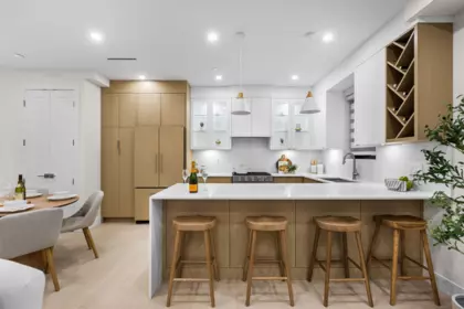 Kitchen Photo of 1 2211 Mannering Avenue, Vancouver, BC