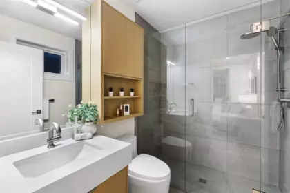Walk-In Closet Photo of 1 2211 Mannering Avenue, Vancouver, BC