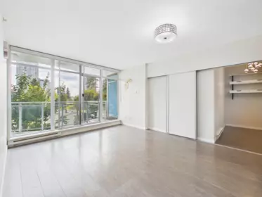 Kitchen Photo of 202 13303 103a Avenue, Surrey, BC