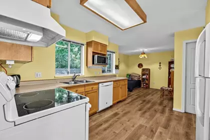 Primary Bedroom Photo of 132 14861 98 Avenue, Surrey, BC