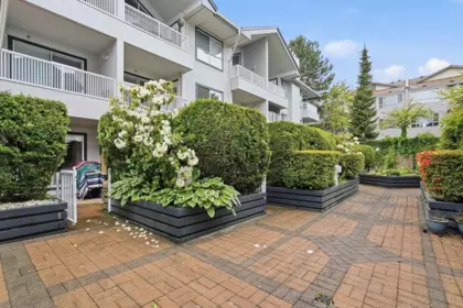 Hallway Photo of 15272 20 Avenue, Surrey, BC