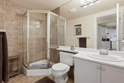 Powder Room Photo of 15272 20 Avenue, Surrey, BC
