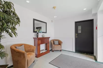 Staircase Photo of 15272 20 Avenue, Surrey, BC