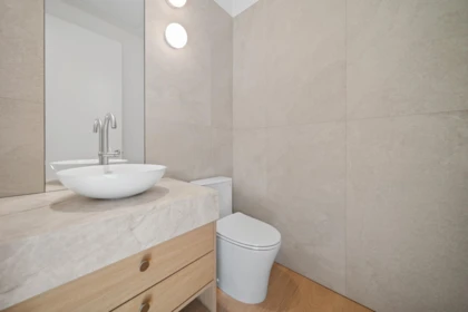 Primary Bathroom Photo of 3 164 E 38th Avenue, Vancouver, BC