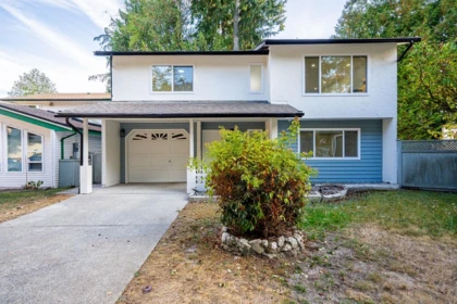 Living Room Photo of 6738 128b Street, Surrey, BC