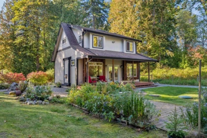 Family Room Photo of 12121 264 Street, Maple Ridge, BC