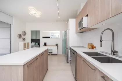 Kitchen Island Photo of 601 691 North Road, Coquitlam, BC