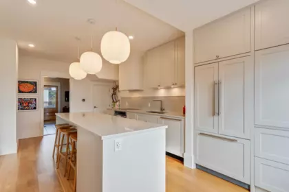 Kitchen Island Photo of 1444 Lakewood Drive, Vancouver, BC