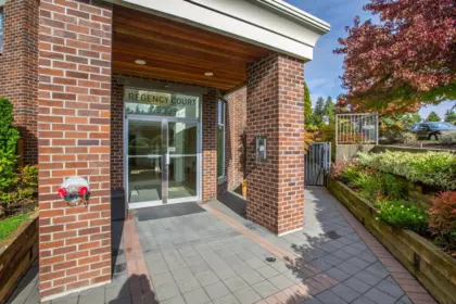 Family Room Photo of 305 15389 Roper Avenue, White Rock, BC