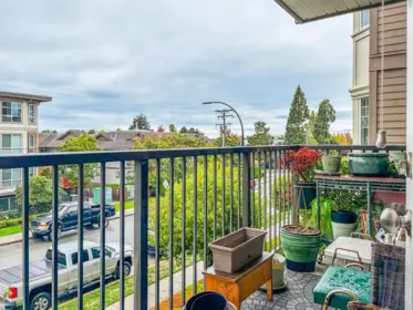 Front Yard Photo of 305 15389 Roper Avenue, White Rock, BC