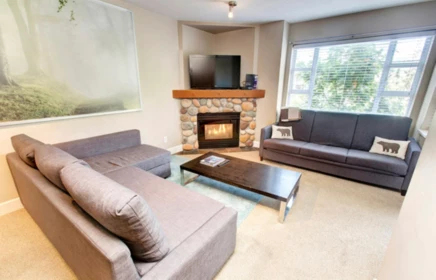 204 4360 Lorimer Road, Whistler, BC, Whistler — Apartment/Condo for sale