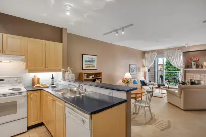 428 3629 Deercrest Drive, North Vancouver, BC, North vancouver — Apartment/Condo for sale