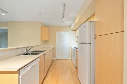 204 2151 151a Street, Surrey, BC, Surrey — Apartment/Condo for sale