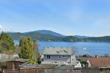 644 Gibsons Way, Gibsons, BC, Gibsons — Single Family Residence for sale