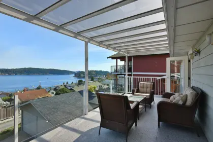644 Gibsons Way, Gibsons, BC, Gibsons — Single Family Residence for sale