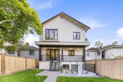 2067 E 44th Avenue, Vancouver, BC, Vancouver — Half Duplex for sale