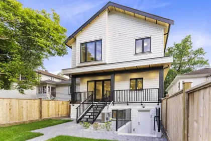 2067 E 44th Avenue, Vancouver, BC, Vancouver — Half Duplex for sale