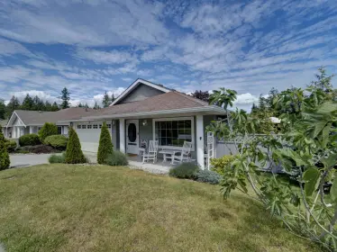 5712 Louise Way, Sechelt, BC, Sechelt — Single Family Residence for sale