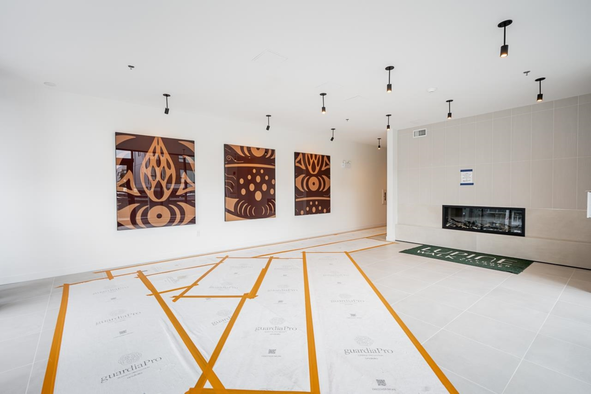 Kitchen Island Photo of 403 3596 Malsum Drive, North Vancouver, BC