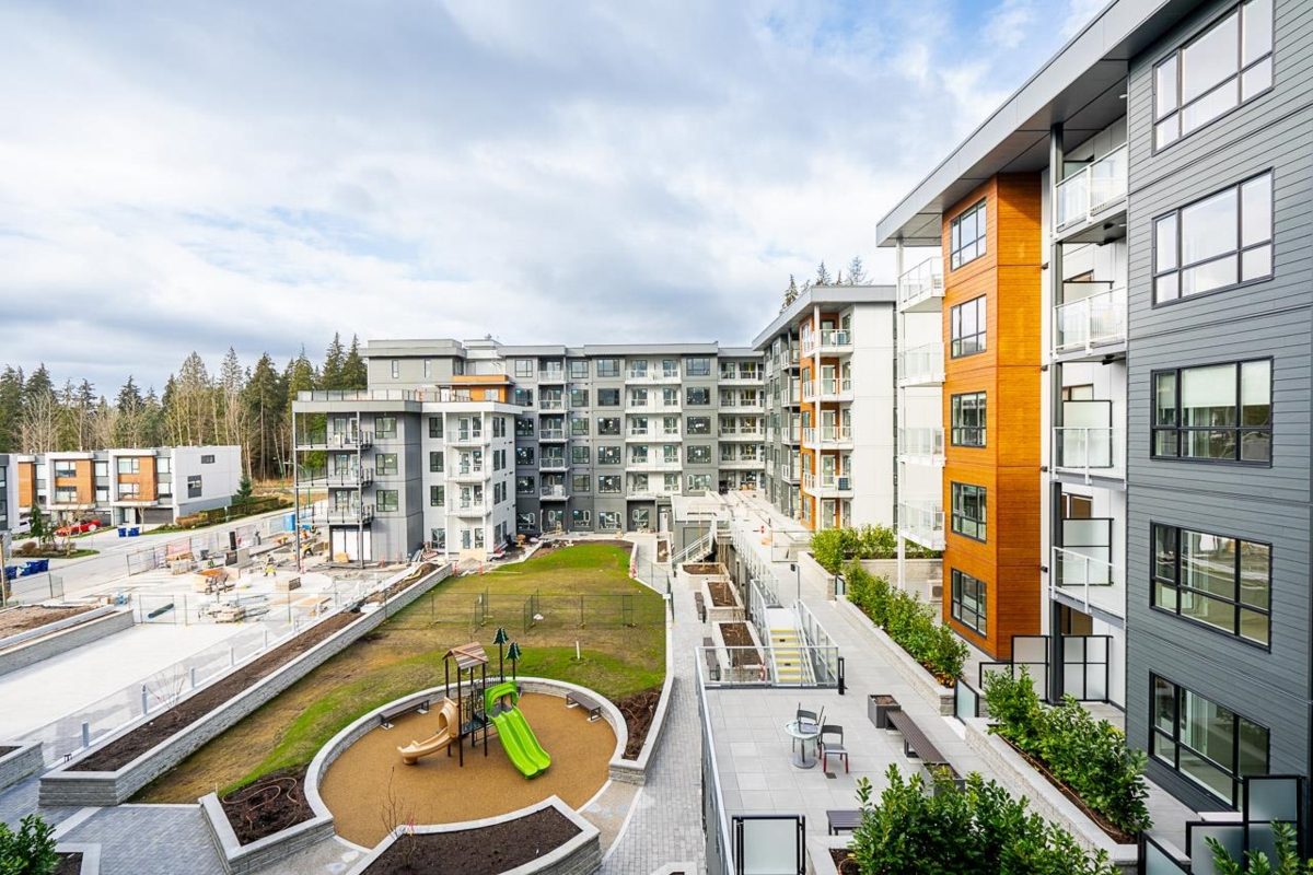 Outdoor Patio Photo of 403 3596 Malsum Drive, North Vancouver, BC