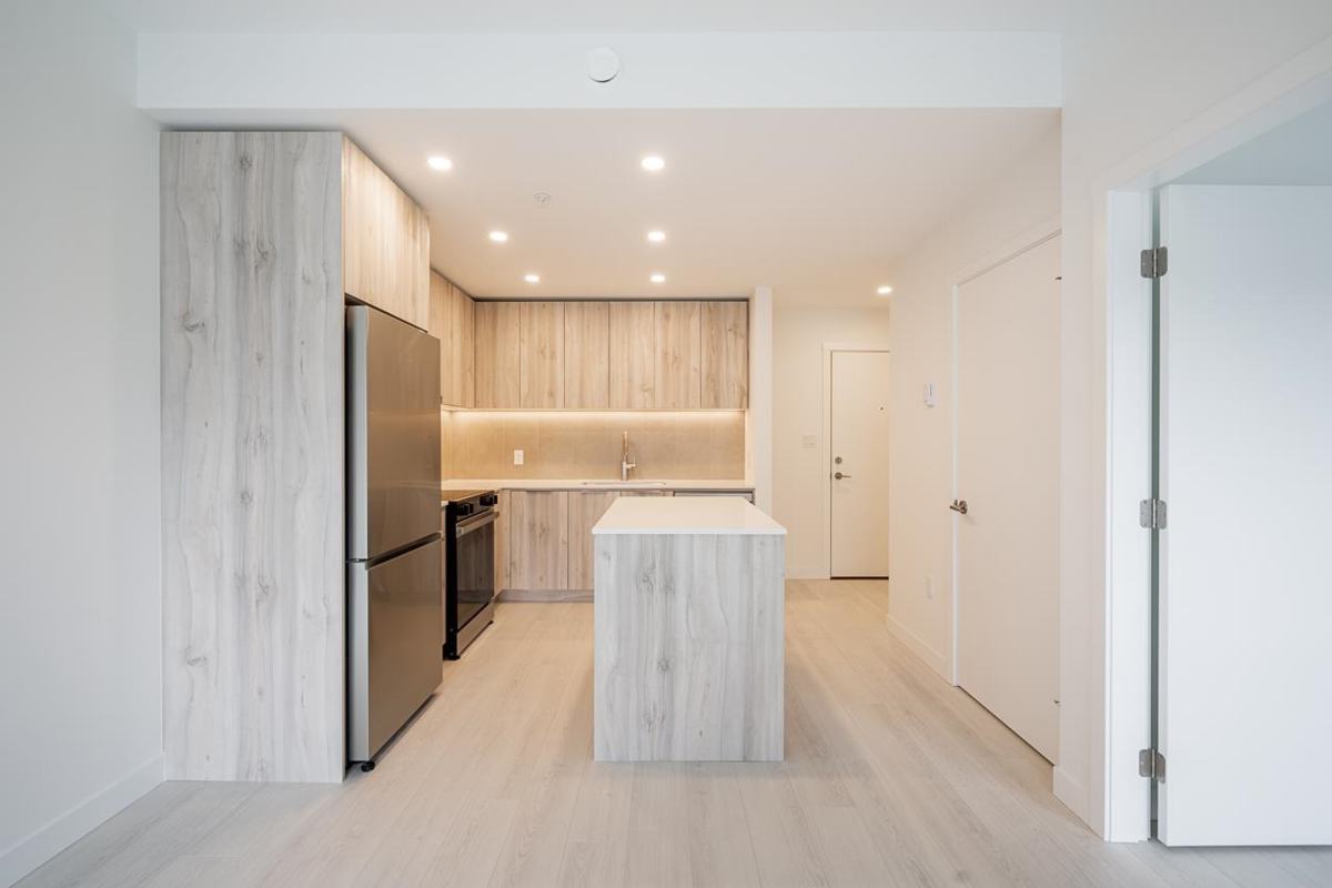 Walk-In Closet Photo of 403 3596 Malsum Drive, North Vancouver, BC