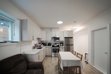 15908 Russell Avenue, White Rock, BC, White Rock — Single Family Residence for sale