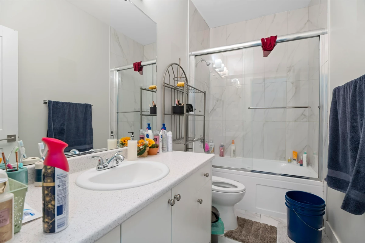 Entry Foyer Photo of 7615 148 Street, Surrey, BC