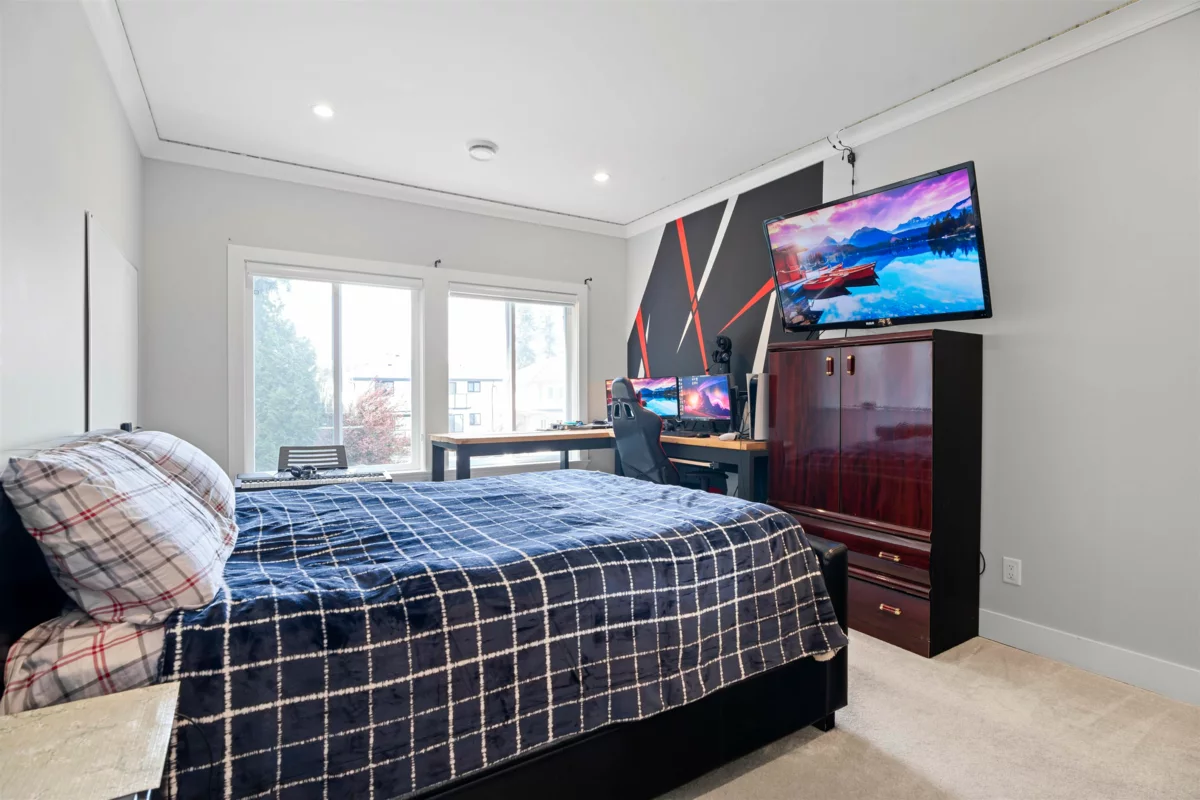 Front Yard Photo of 7615 148 Street, Surrey, BC