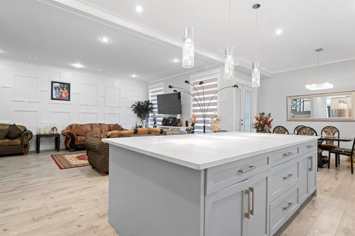 Walk-In Closet Photo of 7615 148 Street, Surrey, BC