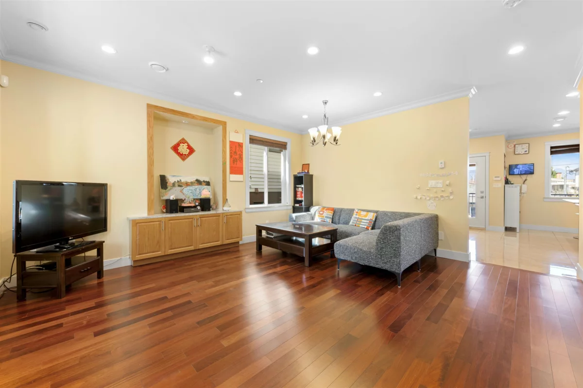 Living Room Photo of 3333 E 28th Avenue, Vancouver, BC