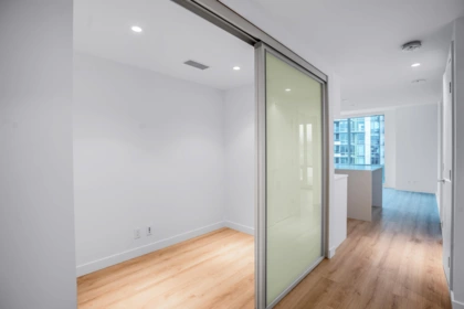 2202 1500 Fern Street, North Vancouver, BC, North Vancouver — Apartment/Condo for sale