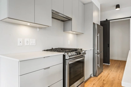 409 2493 Montrose Avenue, Abbotsford, BC, Abbotsford — Apartment/Condo for sale