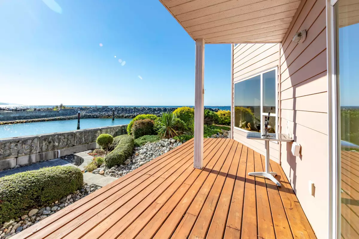 Family Room Photo of 226 1585 Field Road, Sechelt, BC