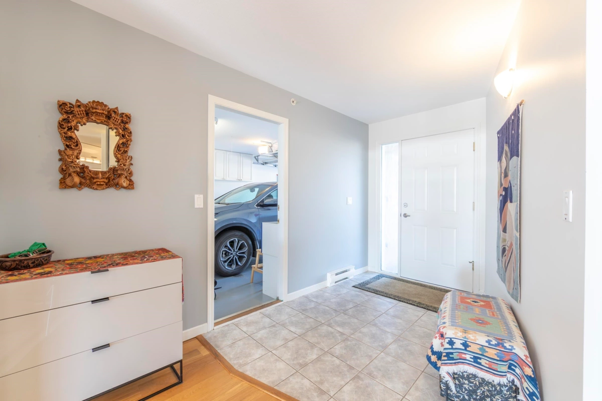 Hallway Photo of 226 1585 Field Road, Sechelt, BC