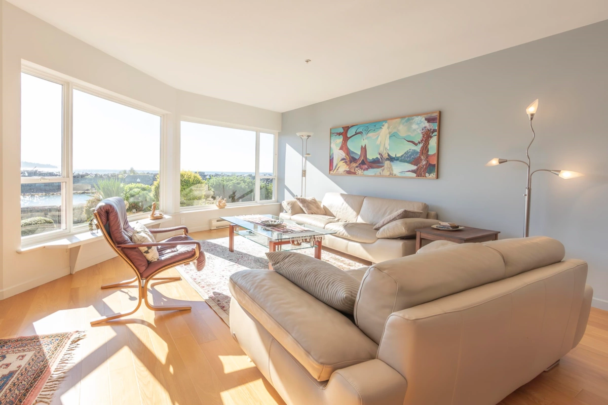 Kitchen Island Photo of 226 1585 Field Road, Sechelt, BC