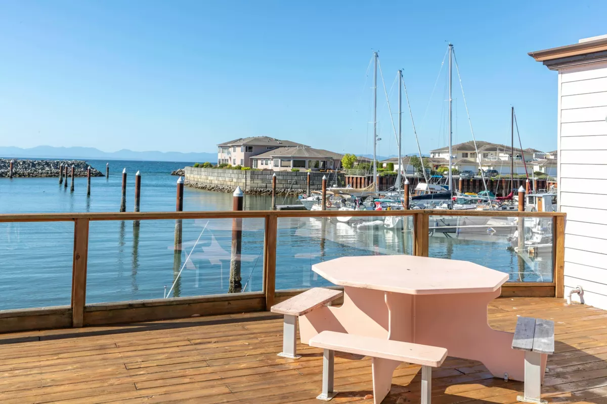 Swimming Pool Photo of 226 1585 Field Road, Sechelt, BC